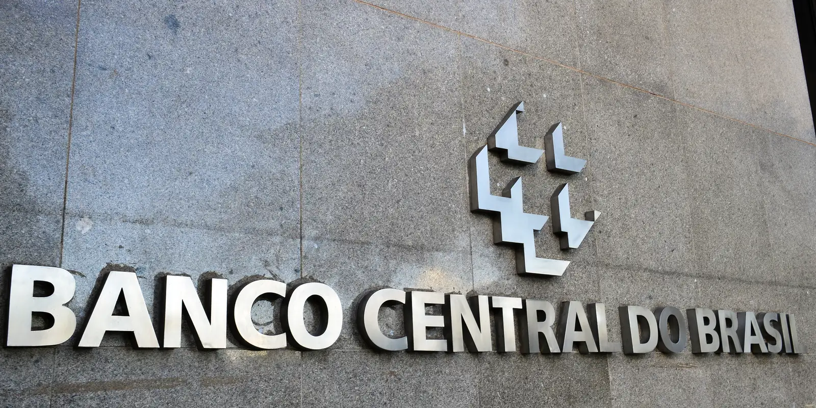 Juros médios para famílias alcançam 60,1% ao ano em 2025