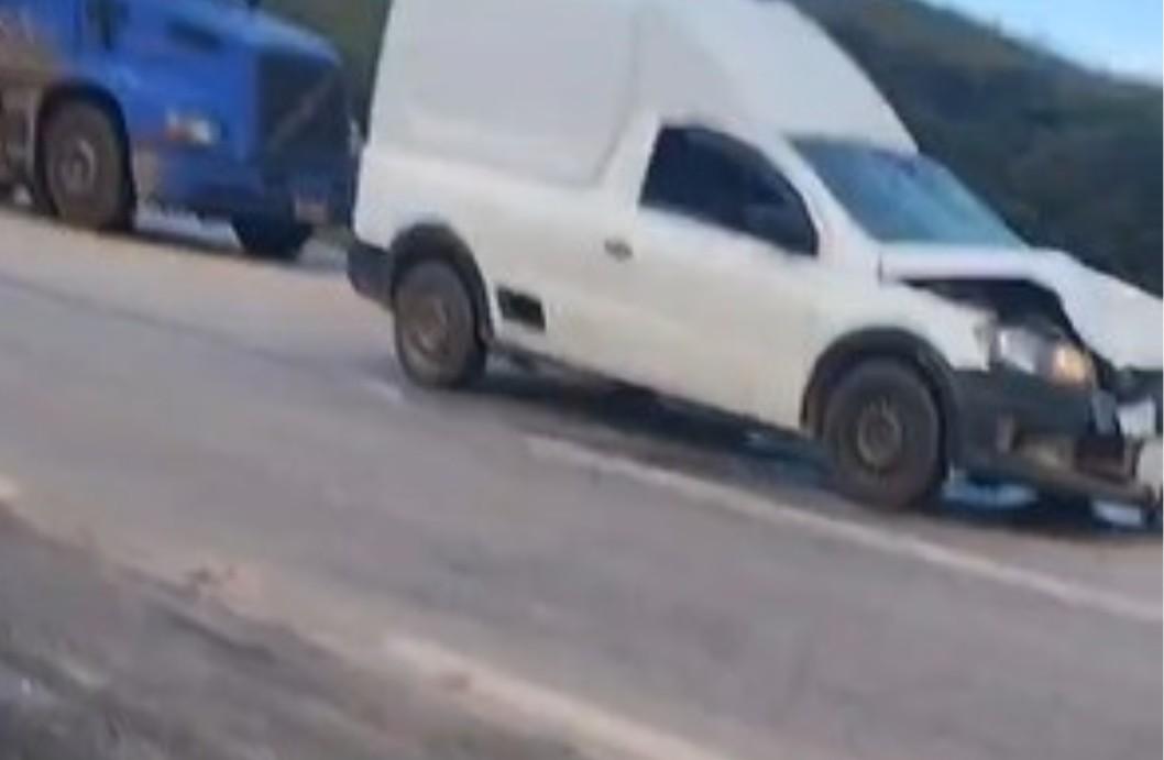 Motociclista fica em estado grave após colisão na BR-040 em Conselheiro Lafaiete