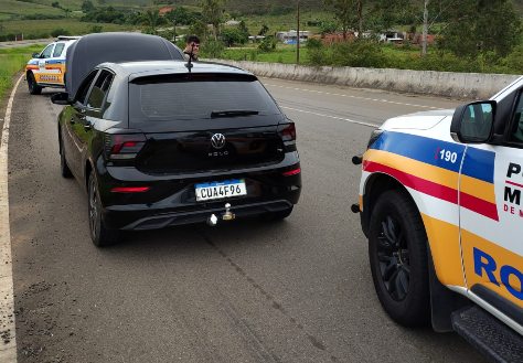 Motorista é preso com carro clonado durante blitz na AMG-3085 em Juiz de Fora