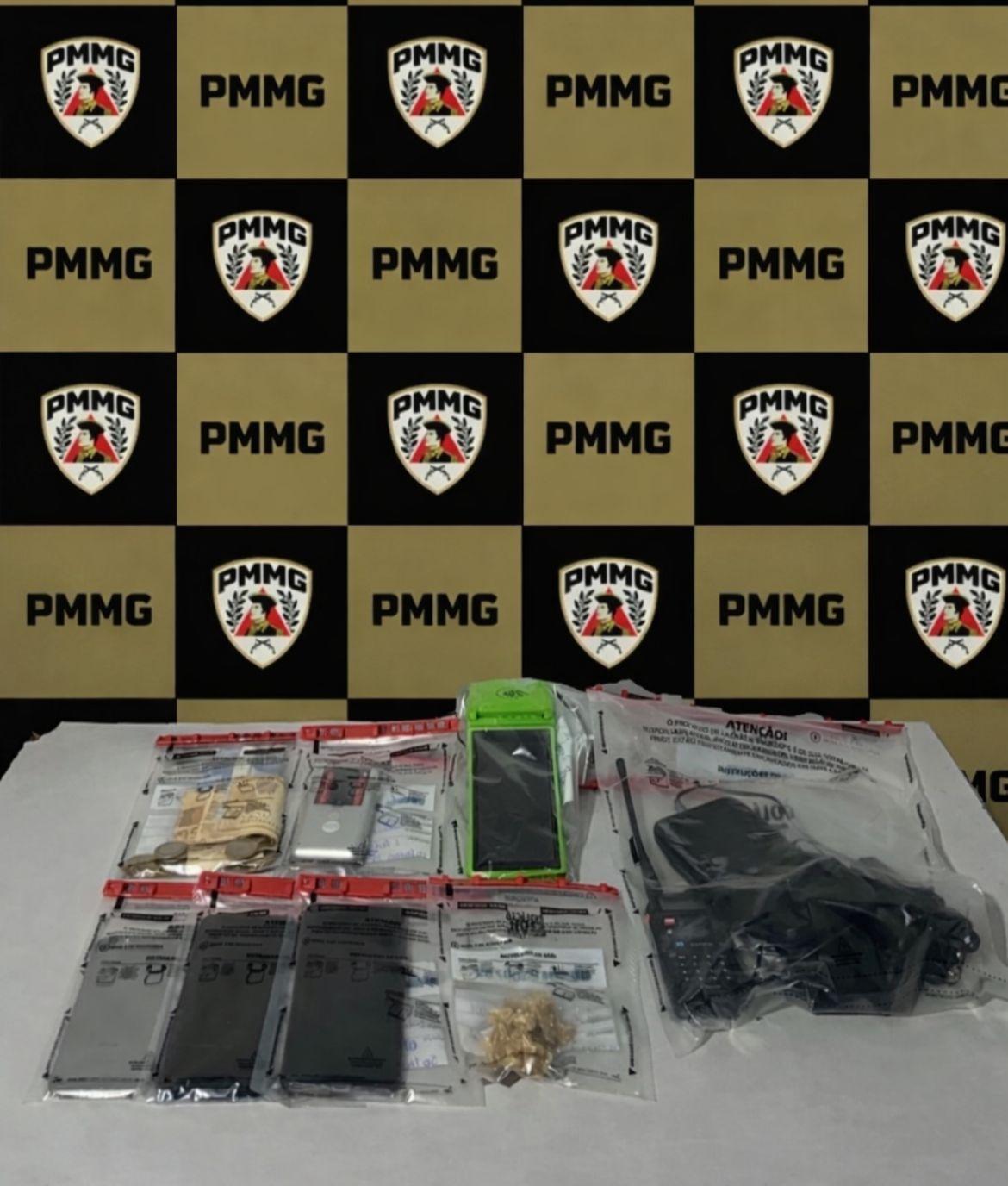 Polícia Militar prende quatro pessoas por tráfico de drogas e cumpre mandados de prisão na Zona da Mata