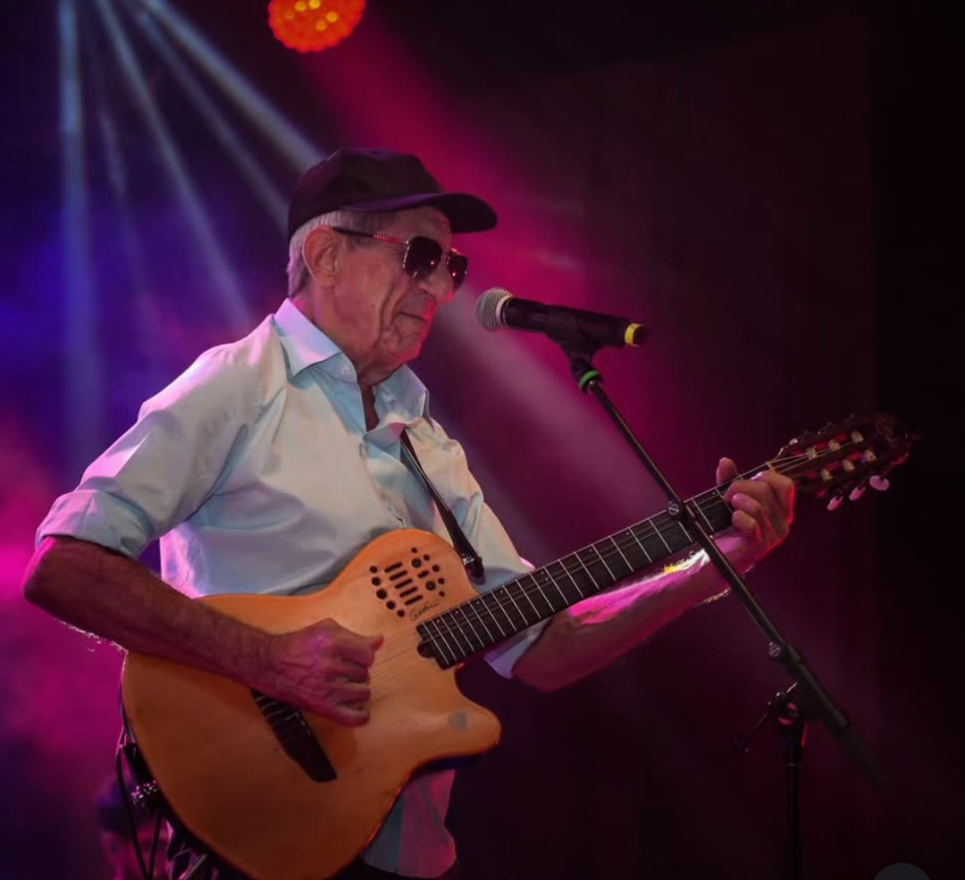 Com mais de 50 anos de trajetória, Fagner apresenta ao público a turnê “Muito Amor”, que revisita diferentes fases de sua carreira e reúne grandes sucessos da música brasileira. Foto: @fagneraimundo