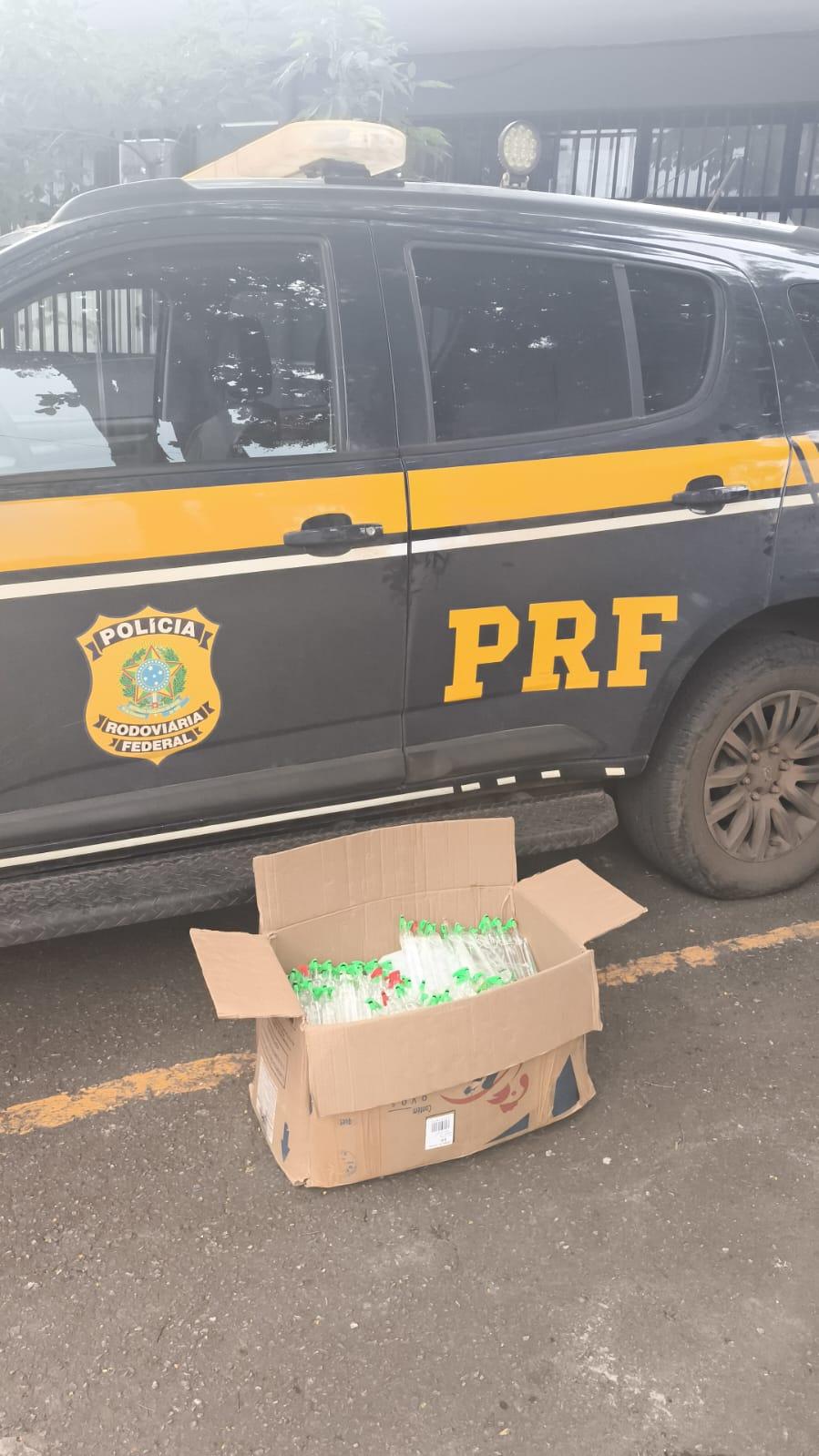 PRF apreende 217 frascos de lança-perfume e resgata adolescentes em Carandaí