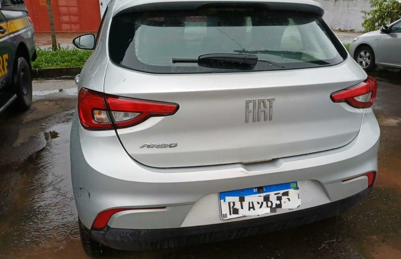 PRF recupera carro suspeito de uso em assalto violento a idosos em Muriaé
