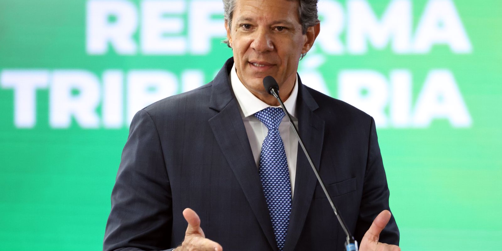 Haddad defende que juros, e não déficit, são a raiz da dívida pública