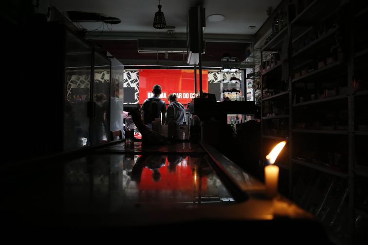 Temporais provocam alagamentos e falta de energia em São Paulo