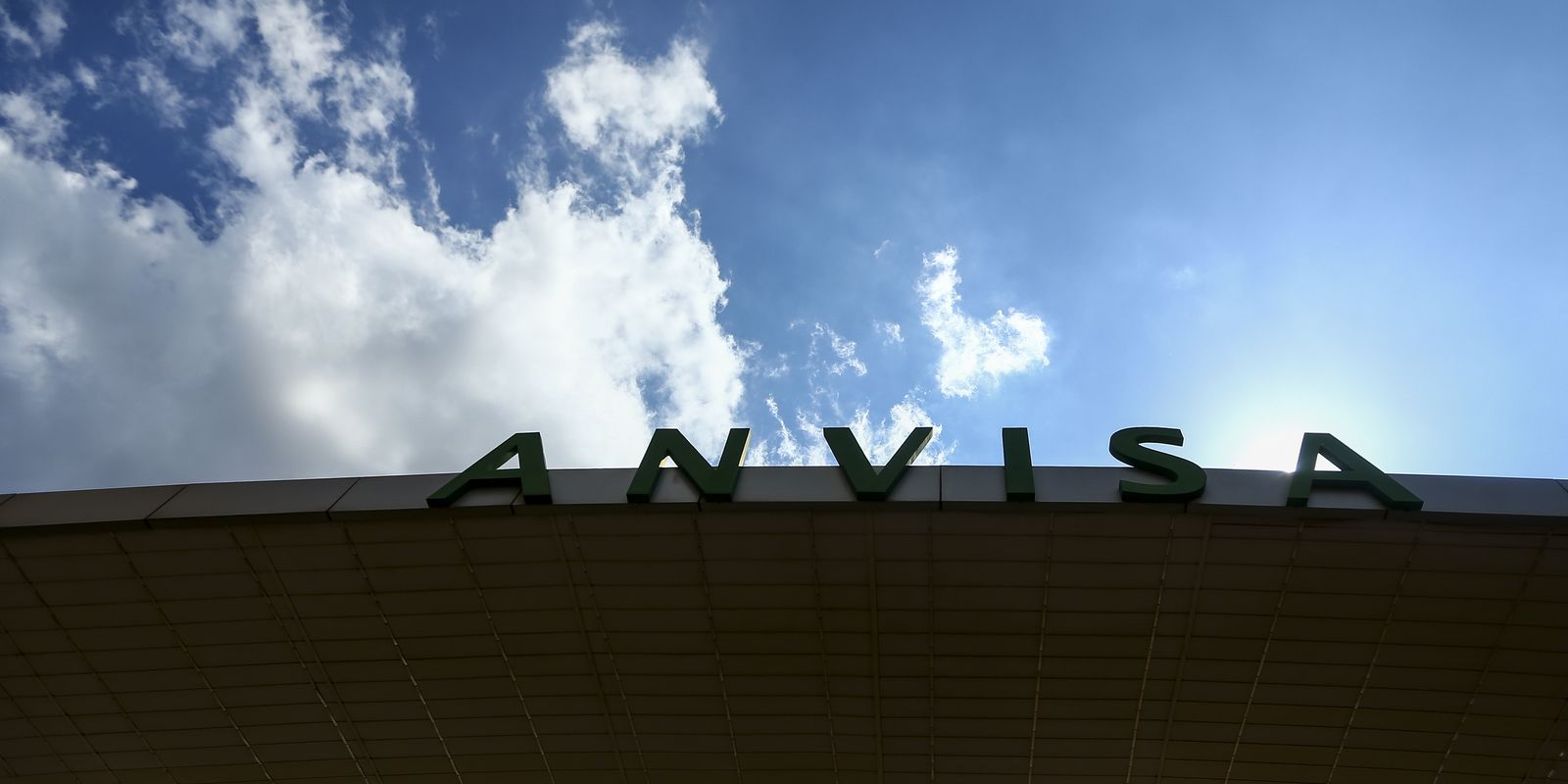 Anvisa e Inmetro fiscalizam produtos de carnaval no Distrito Federal e Bahia