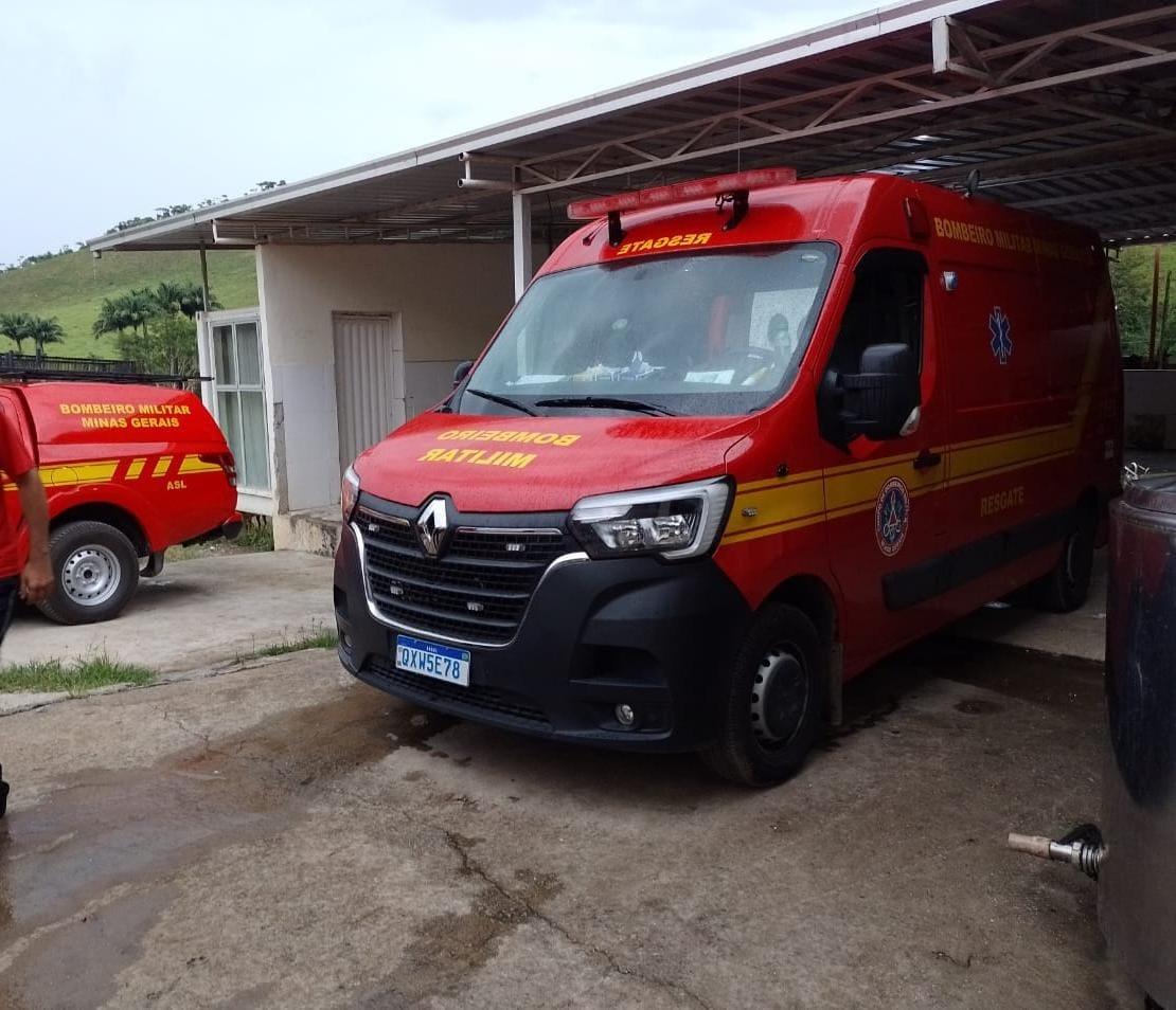 Bombeiros resgatam jovem com braço preso em máquina de moer carne em Juiz de Fora