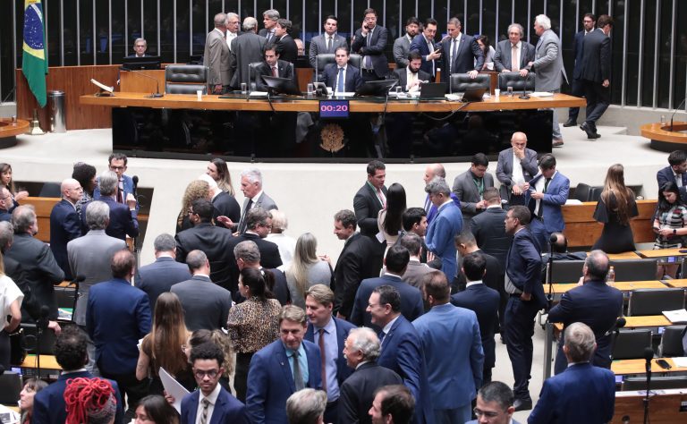 Câmara finaliza votação de lei contra facções; texto avança para sanção