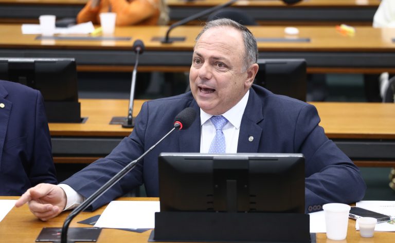 Comissão da Câmara aprova novas diretrizes para blindagem de tetos solares e proteção parcial de veículos