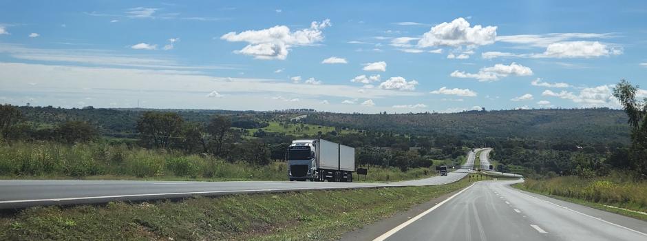 DER-MG restringe tráfego de veículos pesados e reforça fiscalização para o Carnaval 2026