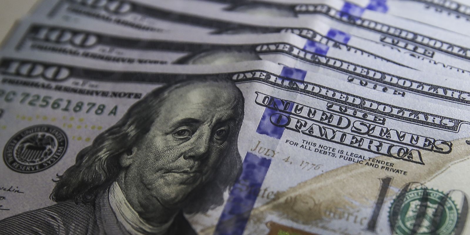 Dólar encerra o dia em R$ 5,22, alinhado com o cenário internacional