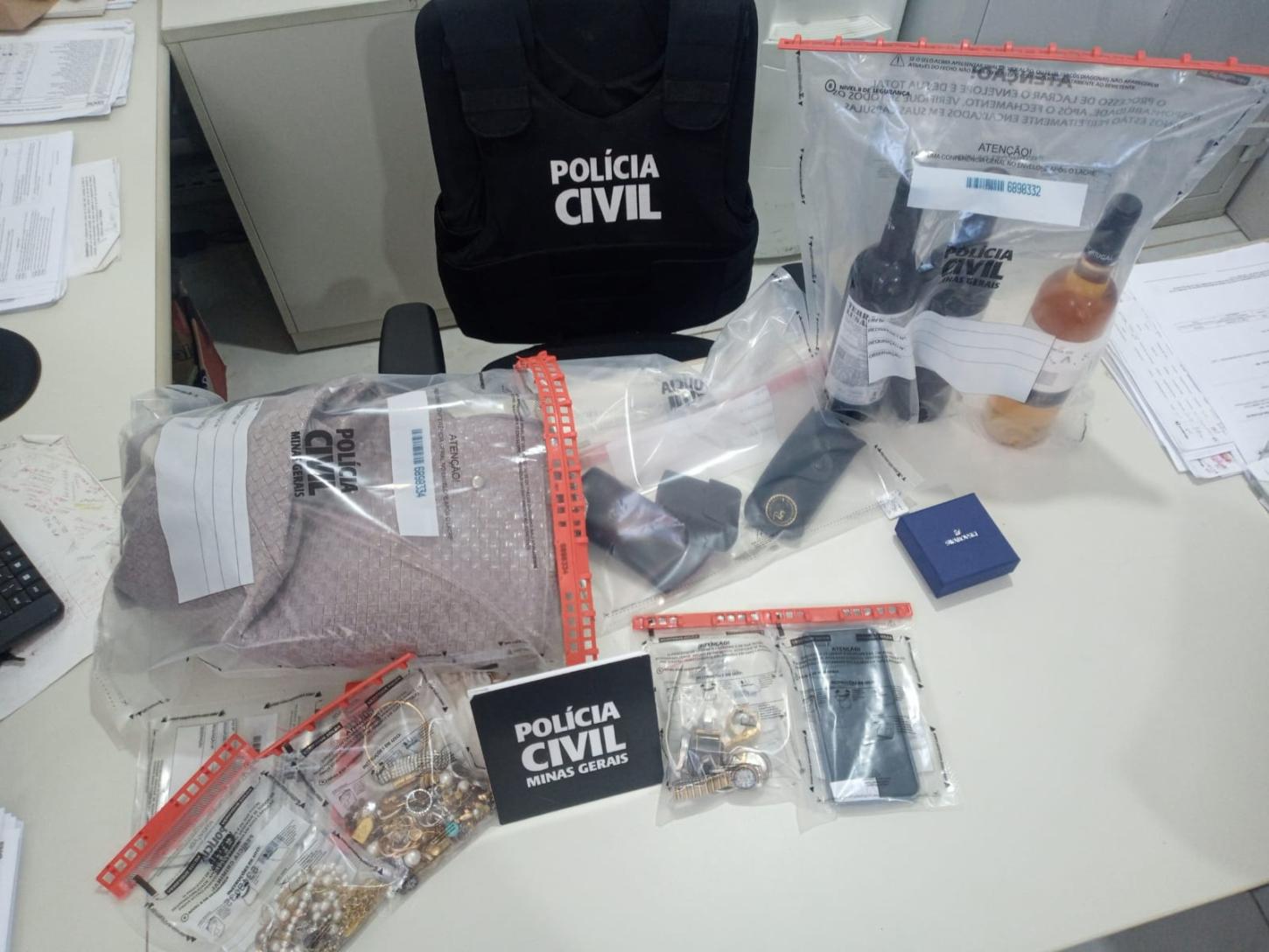 Empregada doméstica confessa furto de R$ 500 mil em joias na casa dos patrões; material foi recuperado
