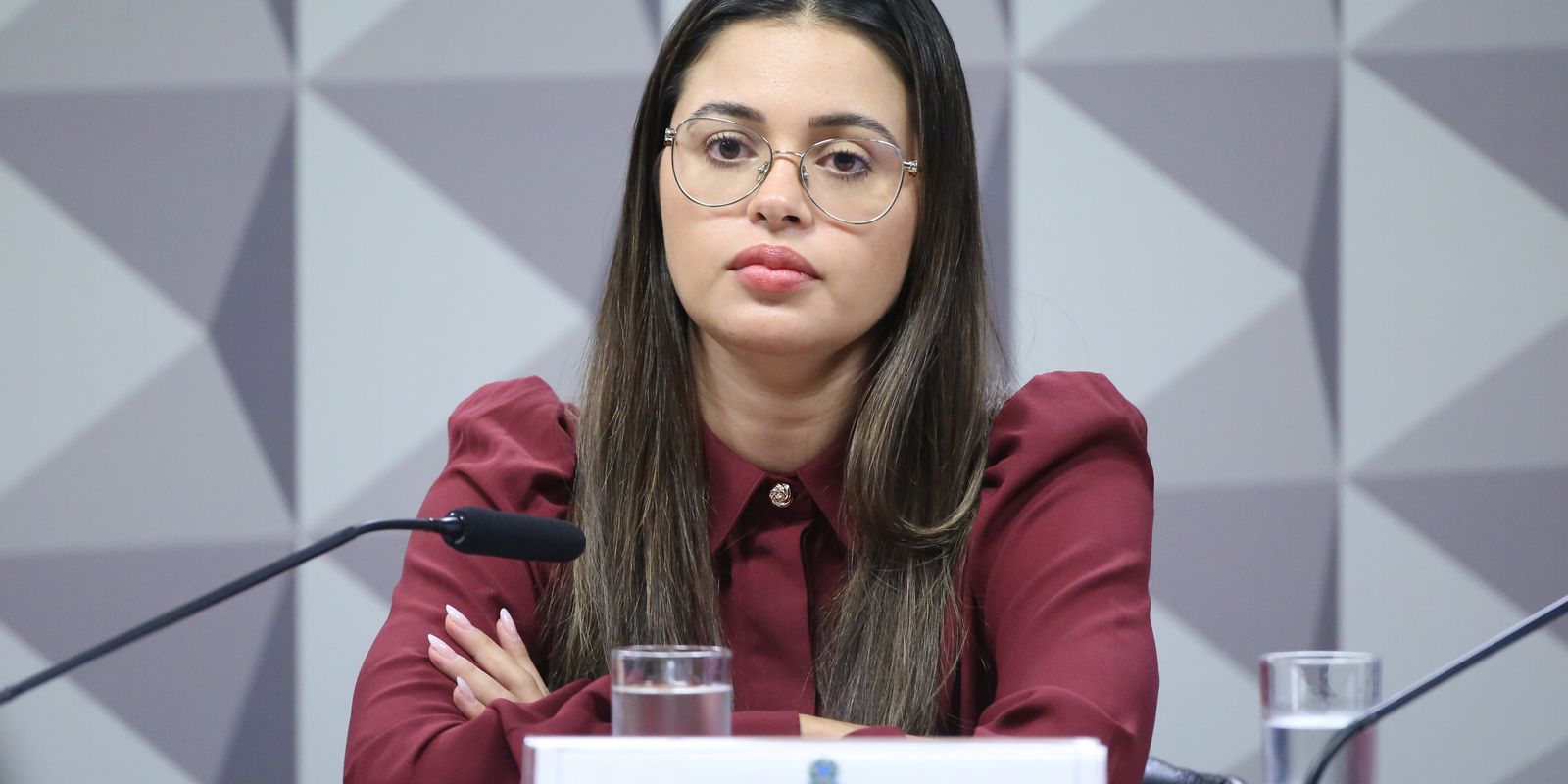 Mal-estar interrompe depoimento de empresária na CPMI do INSS