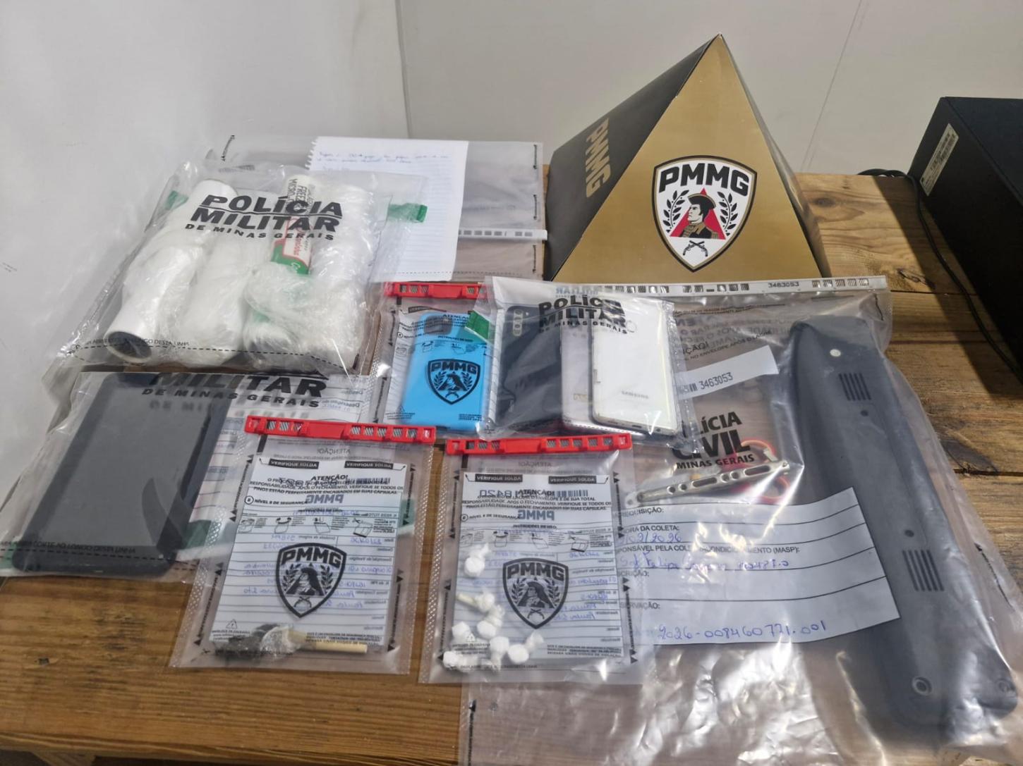 Fim de semana tem homicídio entre irmãos, apreensão de drogas com cão farejador e traficante que engoliu crack em Barbacena