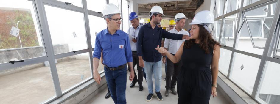 Governador Romeu Zema vistoria obras do Hospital Regional de Governador Valadares
