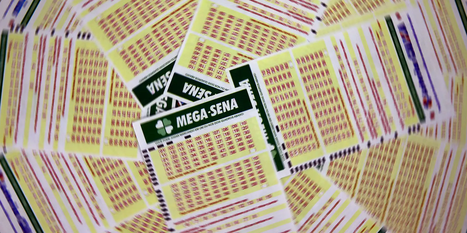 Mega-Sena acumula e prêmio principal chega a R$ 130 milhões