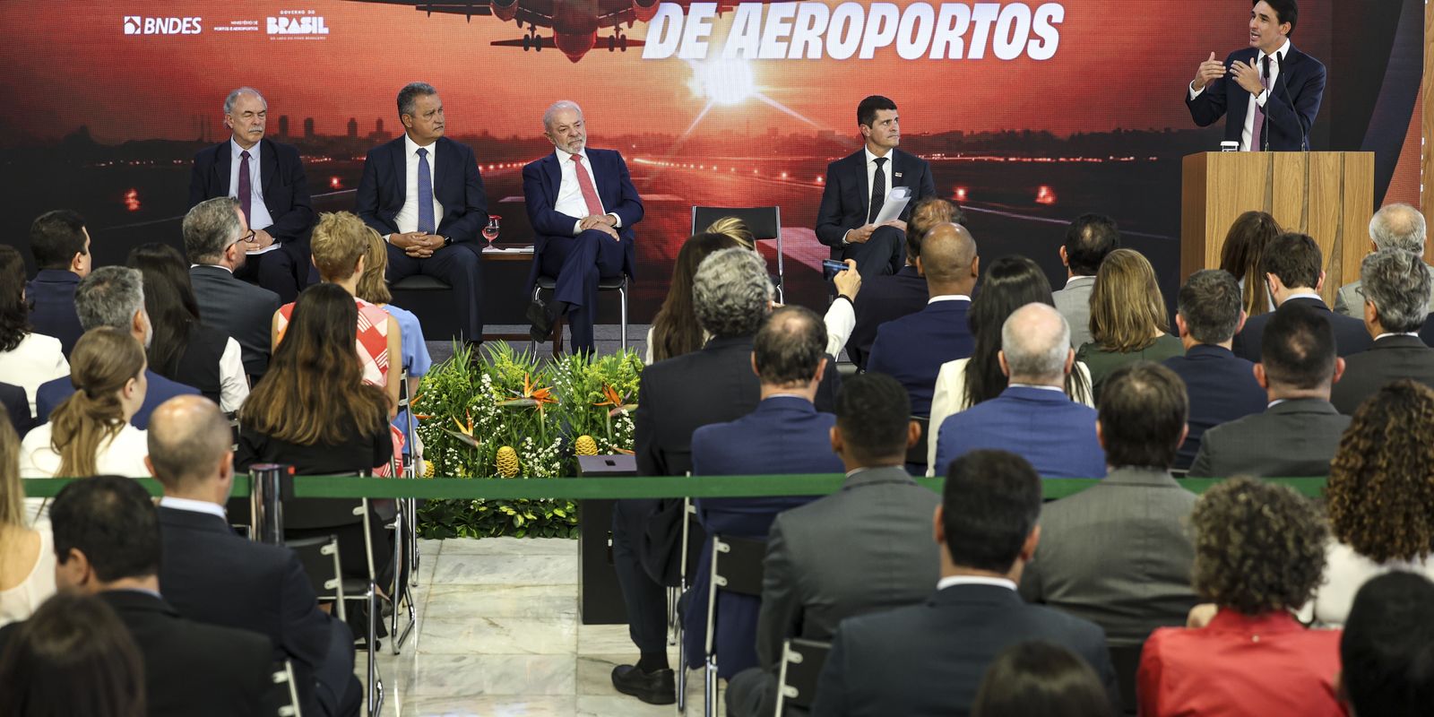 Ministro de Portos e Aeroportos exalta investimento de R$ 5,7 bilhões para expansão aeroportuária nacional