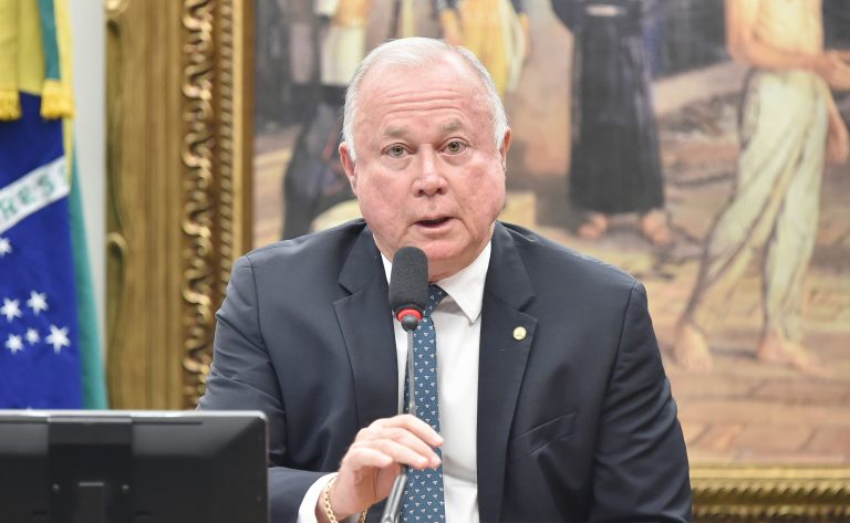 Paulo Azi é nomeado relator na CCJ de proposta que visa o fim da escala 6x1