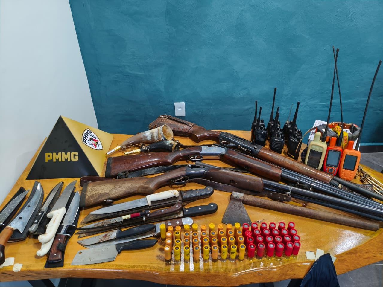 Polícia Ambiental flagra grupo de caçadores com arsenal e javalis abatidos em Resende Costa
