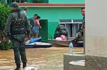 Polícia Militar de Meio Ambiente resgata famílias ilhadas em Juiz de Fora e Matias Barbosa