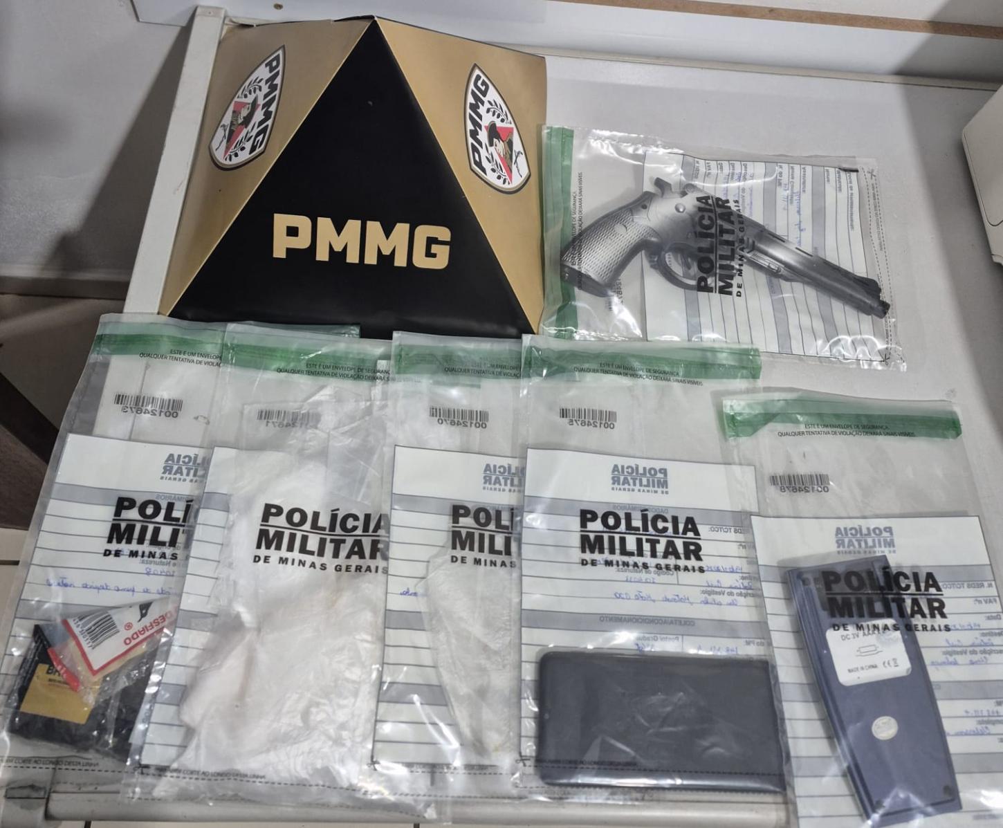 Polícia Militar prende foragido armado com faca e desarticula pontos de tráfico em Barbacena e Antônio Carlos