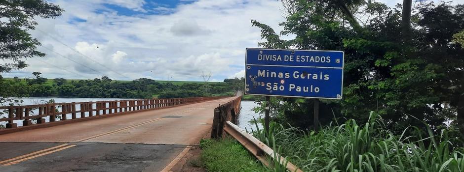 Ponte entre Minas Gerais e São Paulo é totalmente interditada por risco estrutural