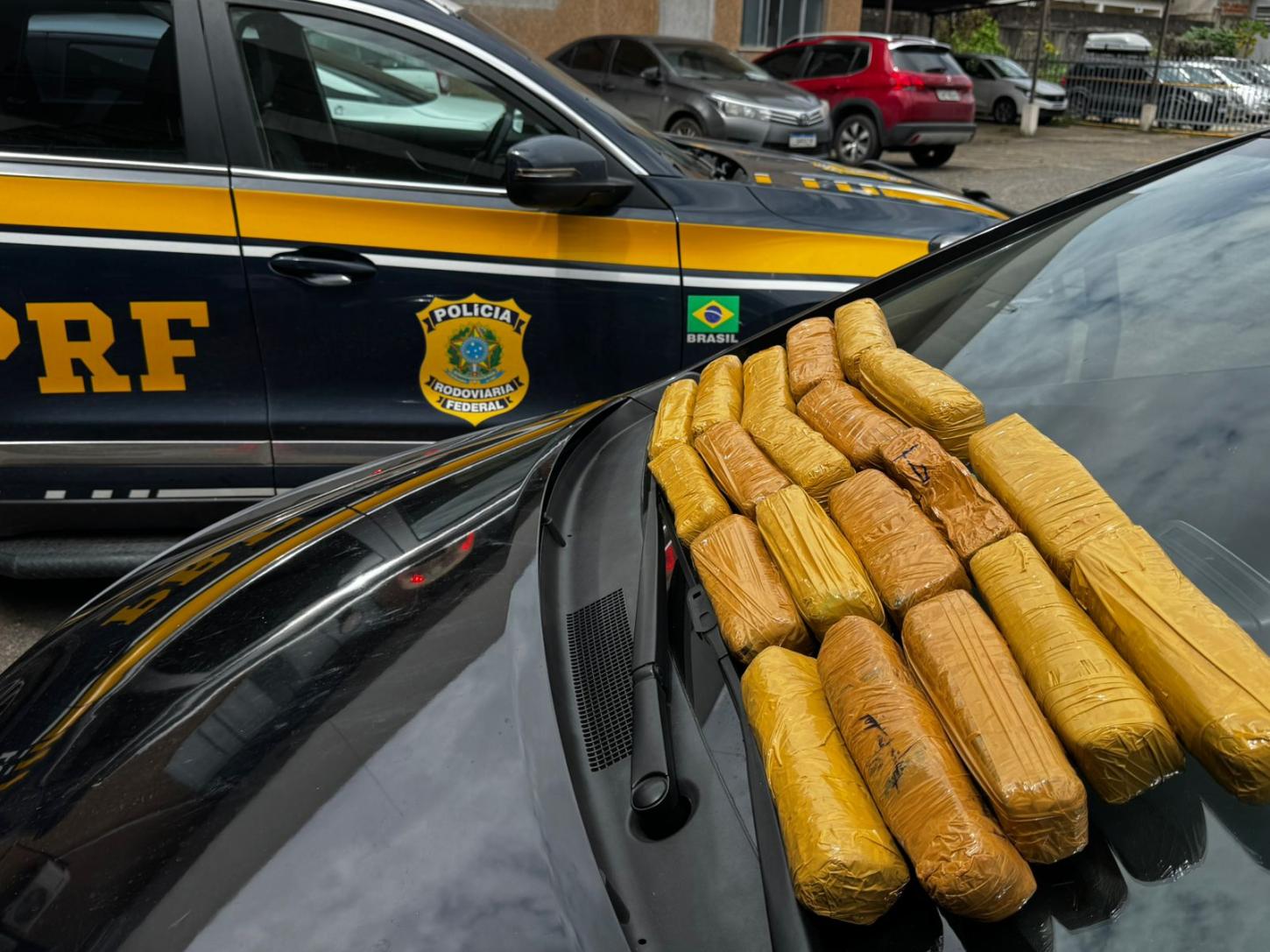 PRF apreende 11 kg de pasta base de cocaína escondidos dentro de tanque de combustível em Juiz de Fora