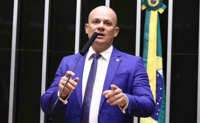 Proposta busca equiparar militares antigos preteridos em promoções
