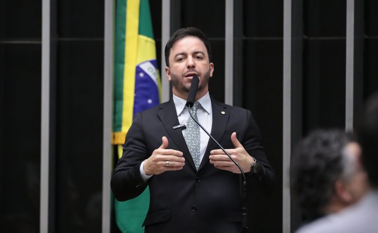 Proposta legislativa eleva a punição para maus-tratos a animais em estabelecimentos ilegais