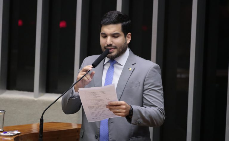 Projeto de lei exige escritura pública para validar contratos de pessoas analfabetas