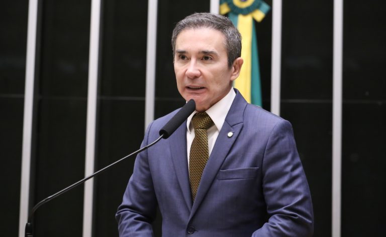 Projeto de lei propõe a instalação de QR Codes em locais públicos para acesso a serviços digitais