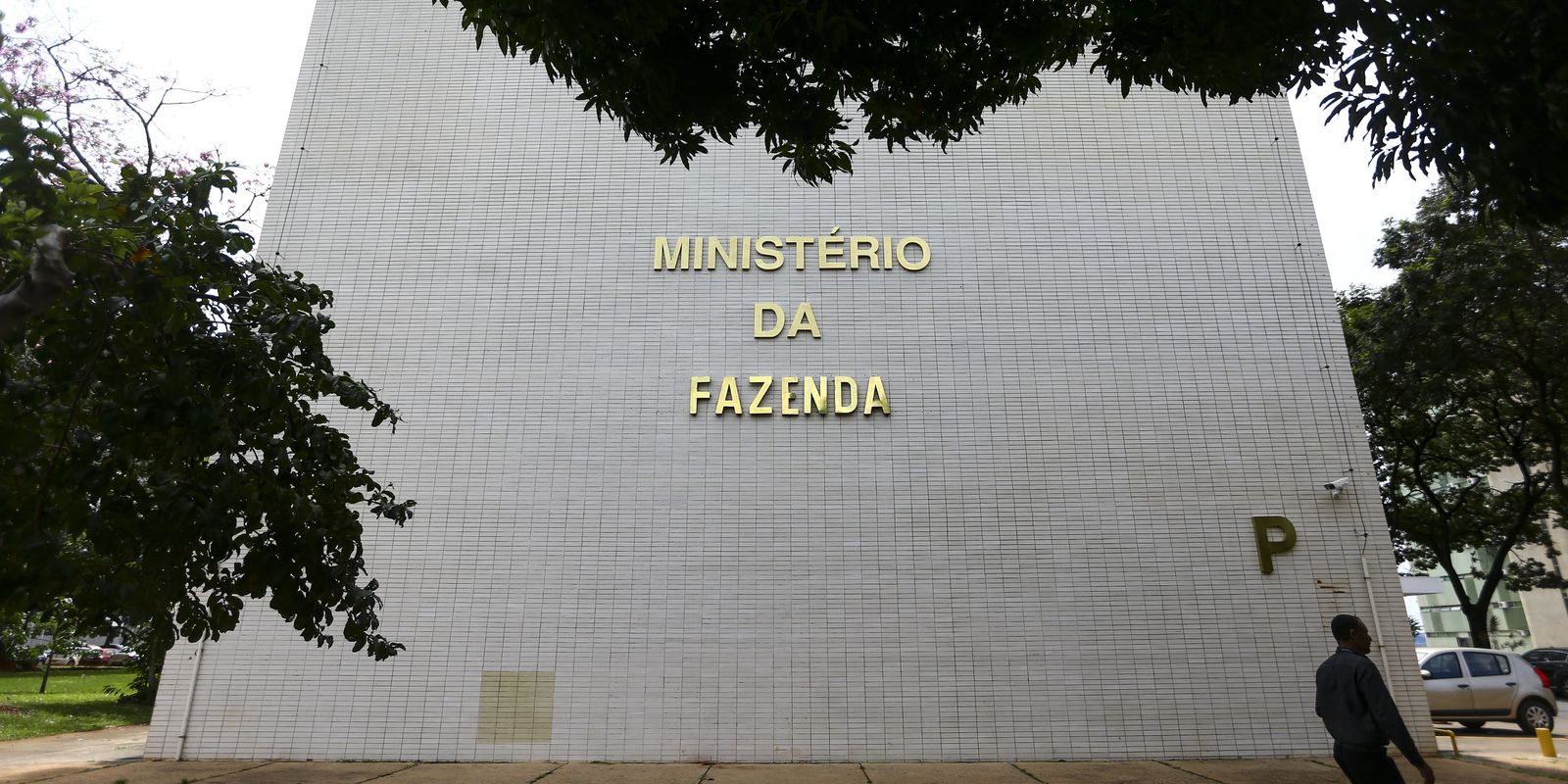 A saída de Haddad do governo aguarda encontro entre Lula e Trump