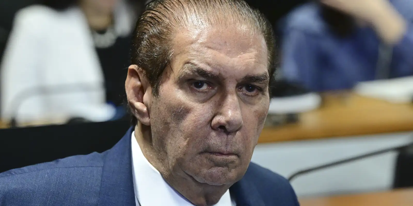 Senador Jader Barbalho recebe alta hospitalar após quatro dias de internação