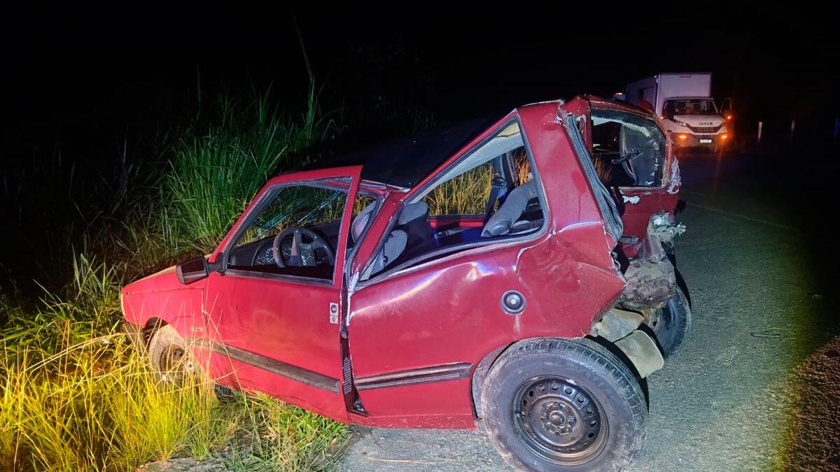 Acidente entre carro e caminhonete deixa quatro feridos na mg-126, em rio novo