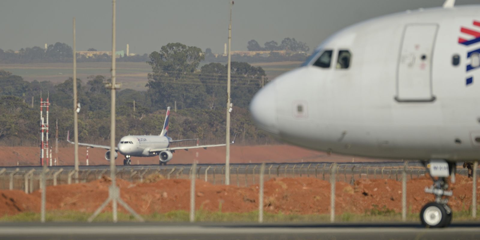 Voo da Latam de Brasília para São Paulo é atrasado após alerta de bomba