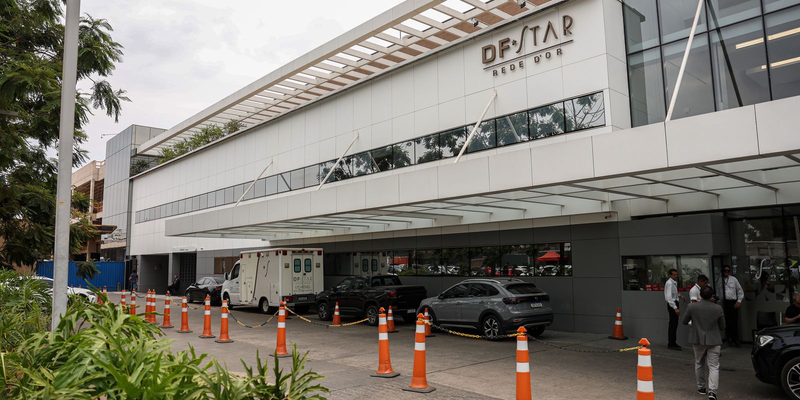 Jair Bolsonaro apresenta melhora, mas permanece em unidade de terapia intensiva