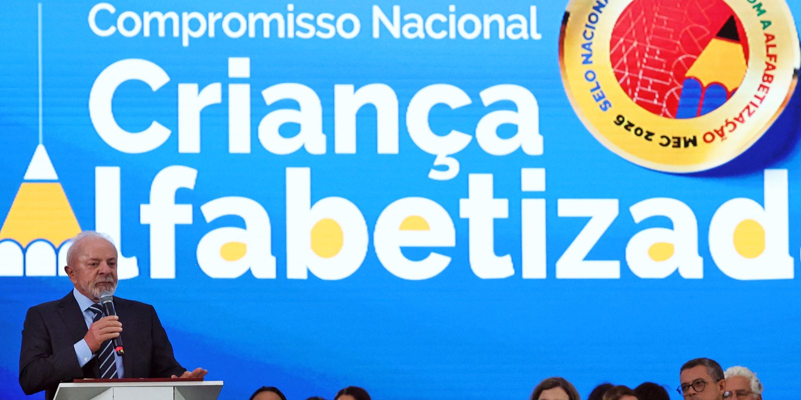Brasil supera meta com 66% das crianças alfabetizadas na idade correta