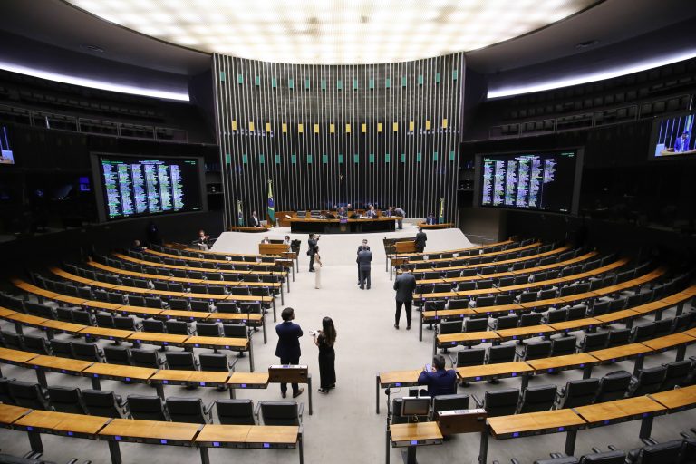 Câmara dos Deputados aprova regime de urgência para três propostas