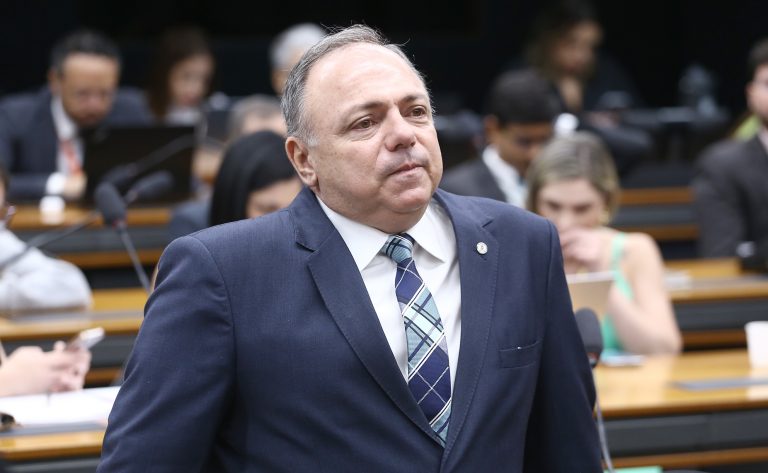 Comissão da Câmara aprova projeto que institui escolas cívico-militares profissionalizantes