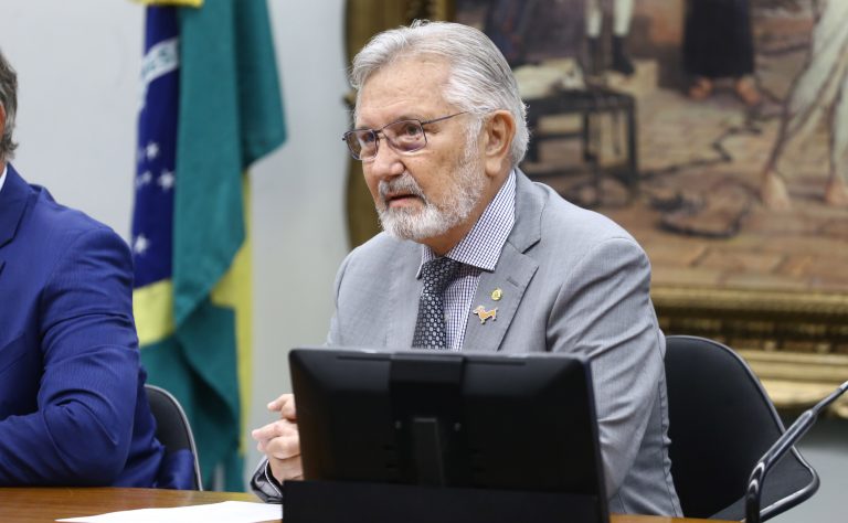 Deputados aprovam endurecimento de penas para agressores de mulheres que persistem em ameaças