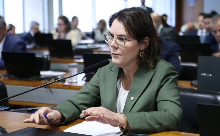 Comissão aprova tratamento digno para mulheres em investigações e processos penais
