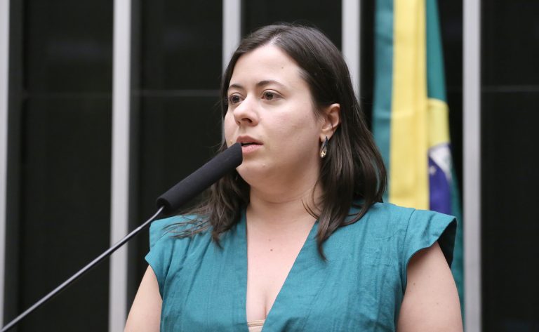 Comissão aprova logística reversa para o setor de livros didáticos e jurídicos