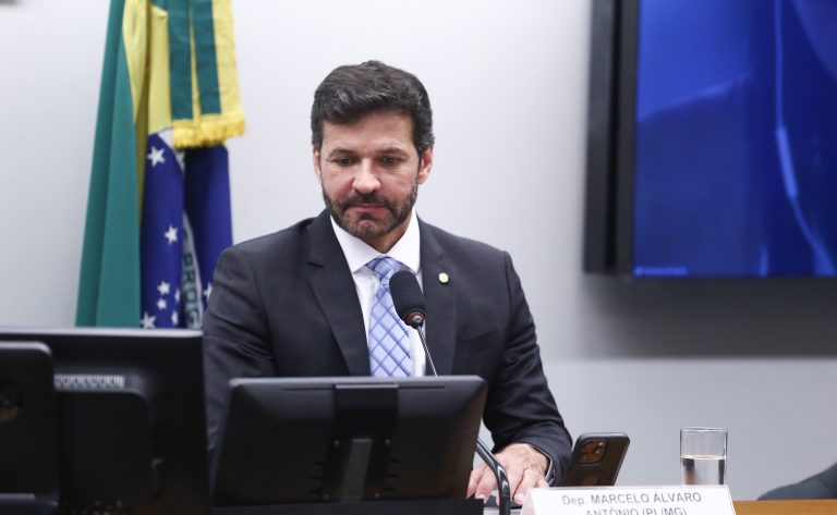 Comissão de Turismo aprova programa de emprego que permite manutenção do Bolsa Família