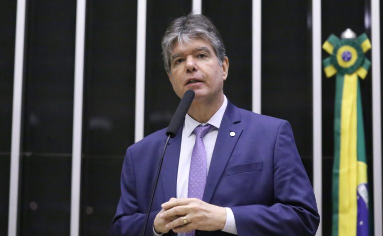 Proposta que endurece penas para bullying avança na Câmara