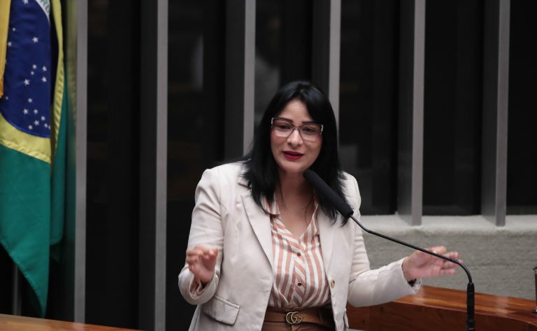 Comissão de saúde da Câmara aprova projeto que amplia acesso de mulheres rurais e encarceradas a tratamentos contra o câncer