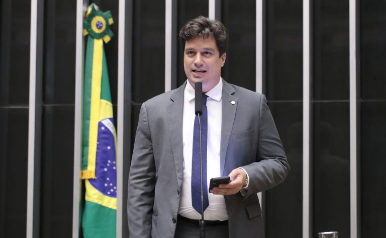 Comissão da Câmara aprova diretrizes para a inteligência artificial no trabalho