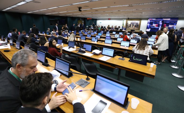 Comissão da Câmara aprova seis projetos de lei para criar datas comemorativas