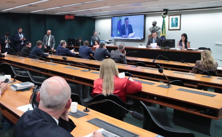 Ministro Mauro Vieira é convocado para explicar política externa e tensões no Oriente Médio