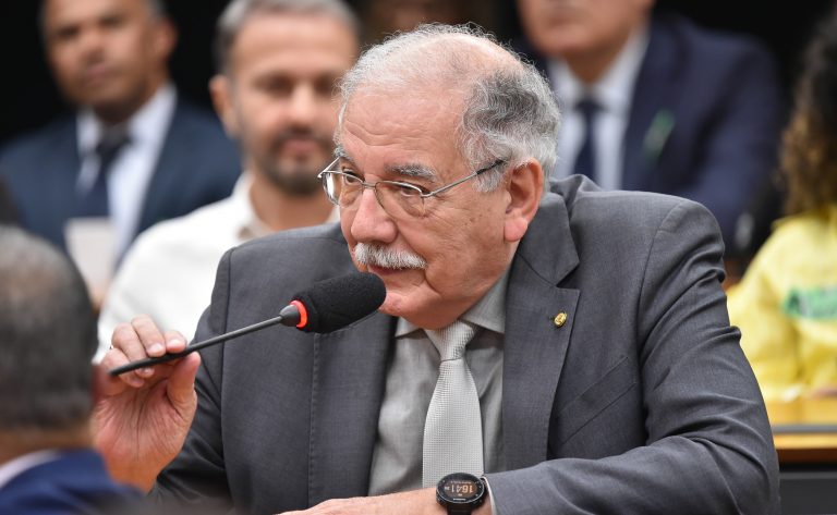 Comissão de Saúde debate valorização da clínica médica em audiência pública