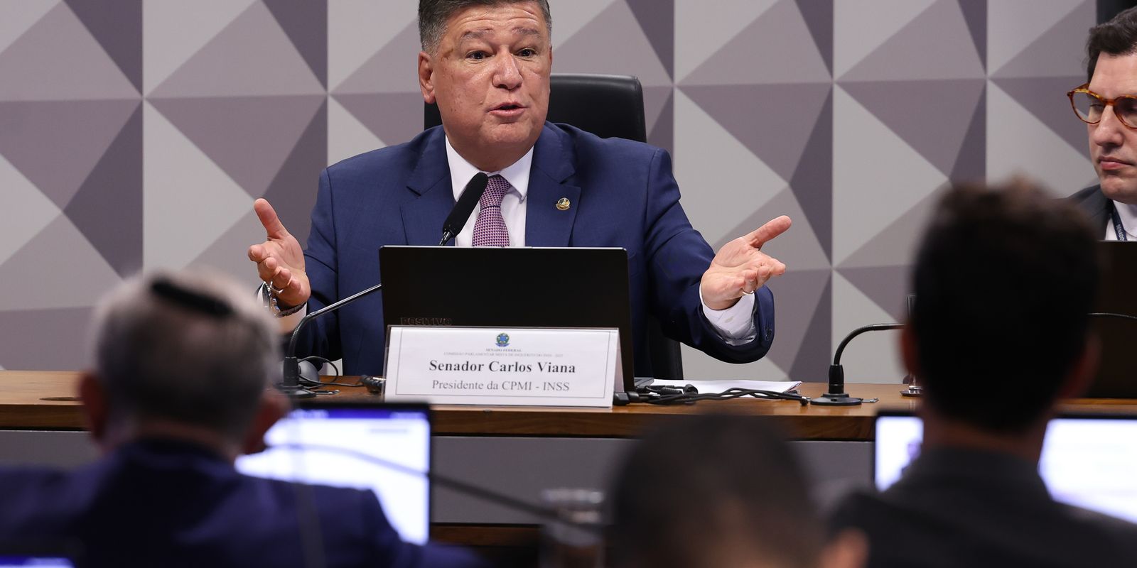Ausências marcam sessão da CPMI do INSS e depoimentos são adiados